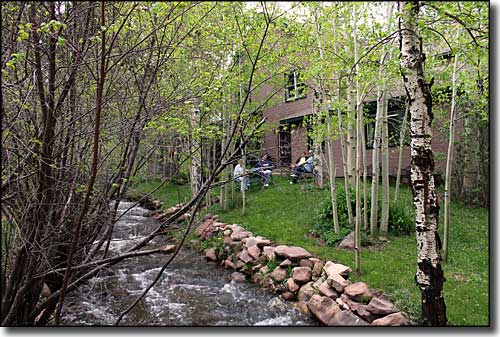 Dodgeton Creek flows right beside the Inn